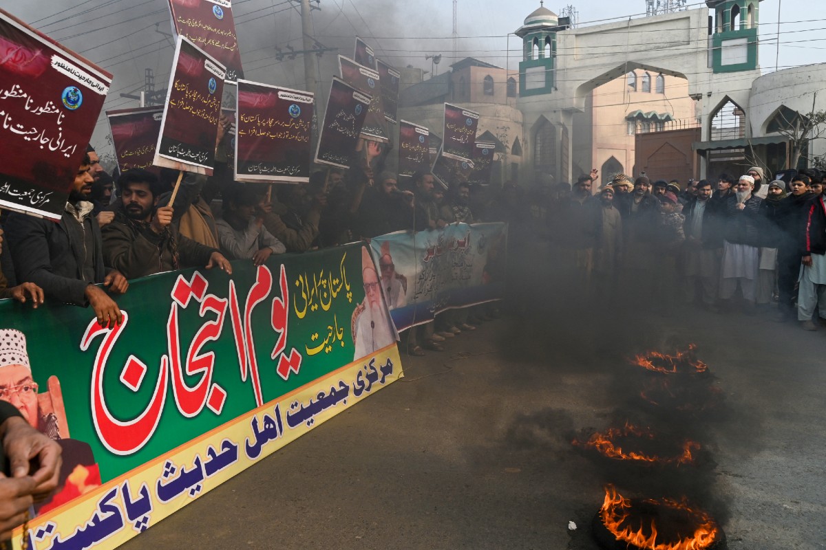 Tensions Ease as Iran Extends Olive Branch to Pakistan