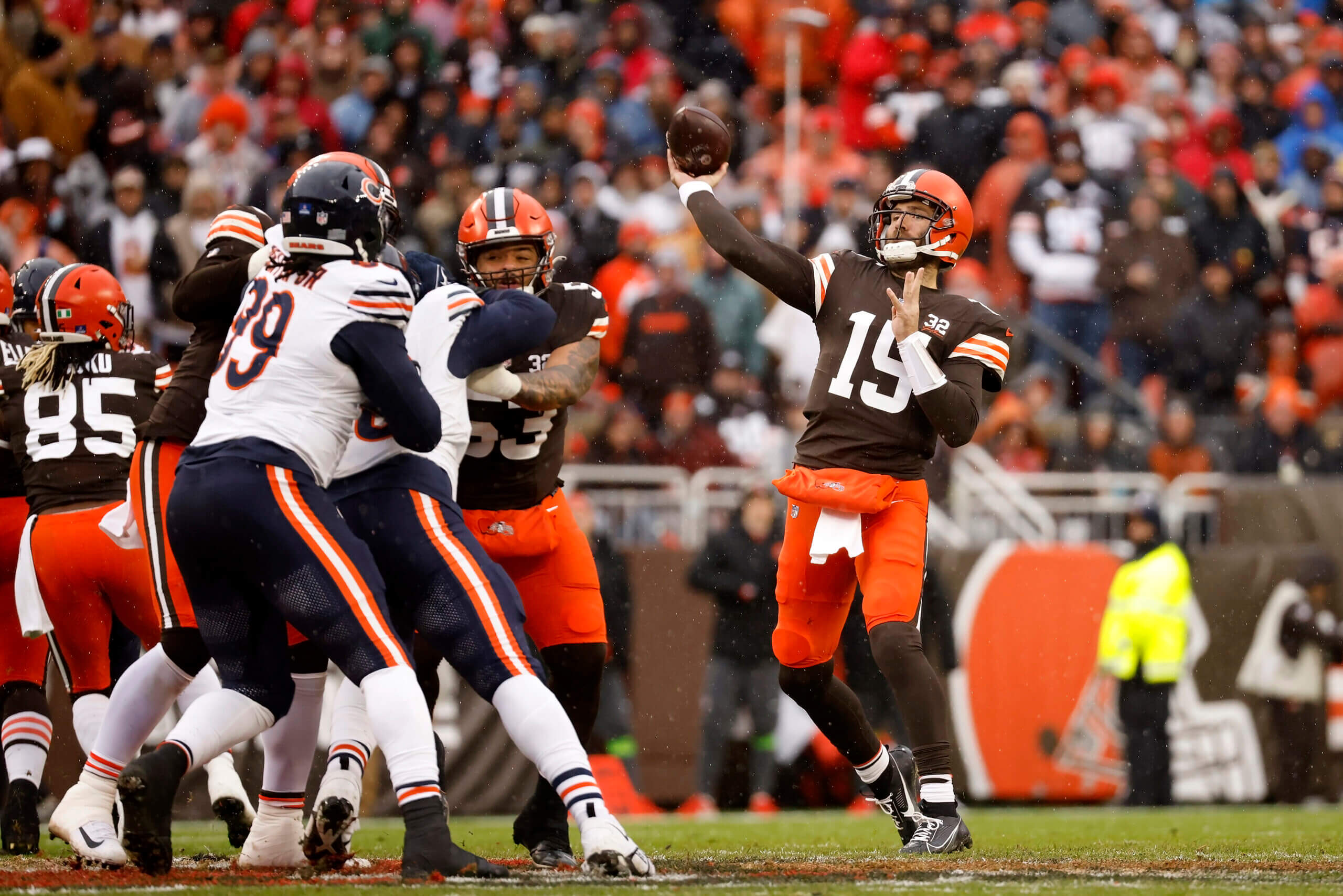 Joe Flacco leads Browns to playoff contention with late surge and Hail Mary drop by Bears