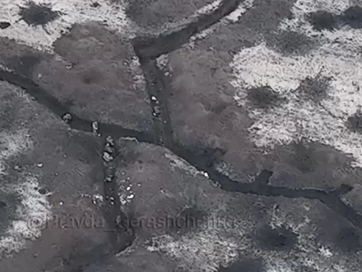 Chaotic frontline footage reveals Russian and Ukrainian forces in deadly conflict.