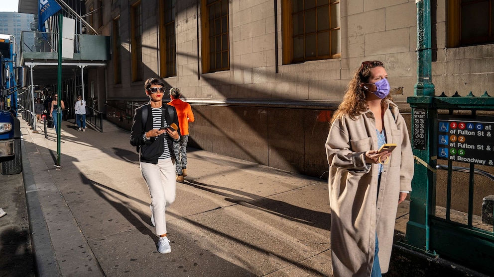 Featured image for COVID-19 Hospitalizations: Signs of a Summer Peak Decline