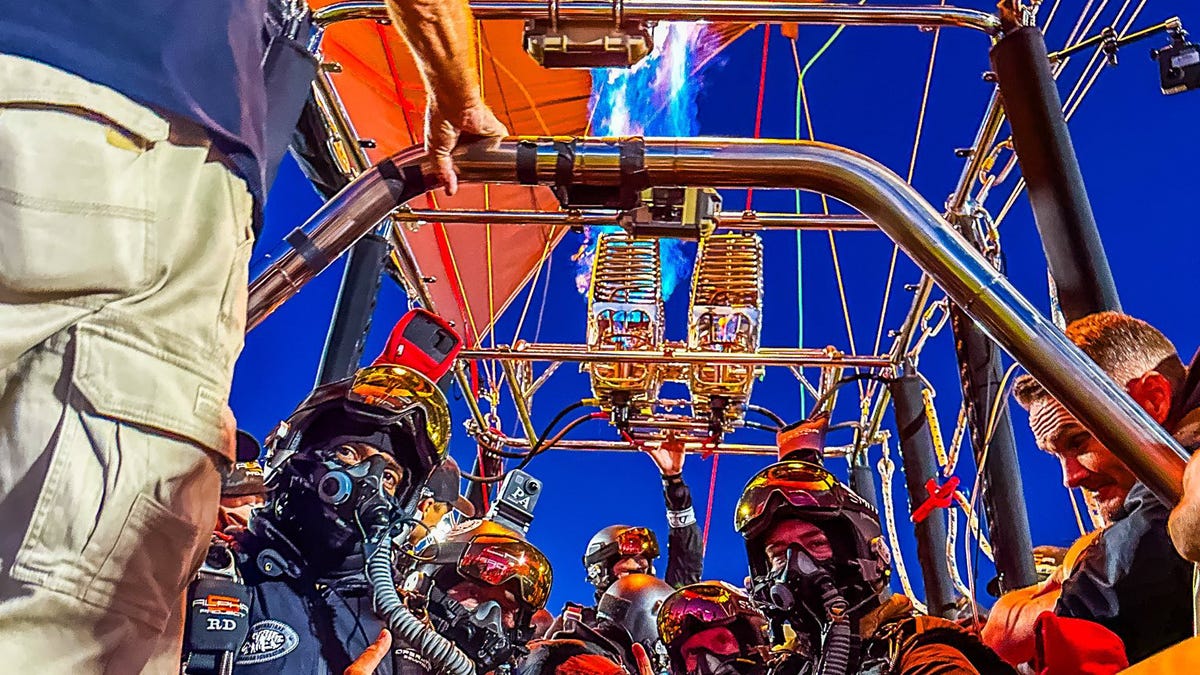 "Skydiving Team Shatters HALO Jump Record in Thrilling New Mexico Video"