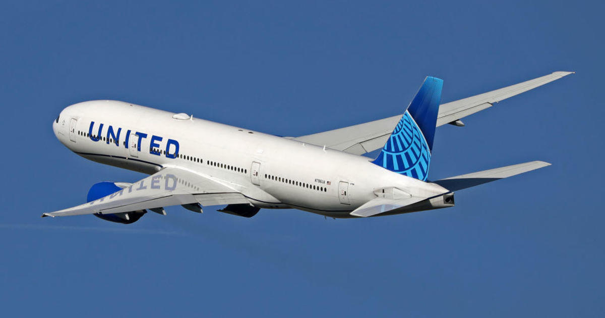 United Airlines Boeing 777 Diverted to Denver Due to Engine Issue
