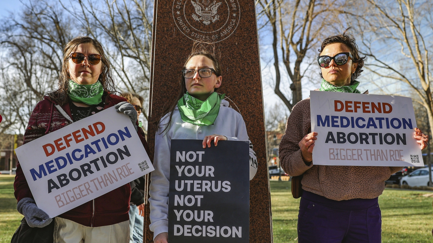 Featured image for Texas Sues NY Doctor Over Cross-State Abortion Pill Prescriptions