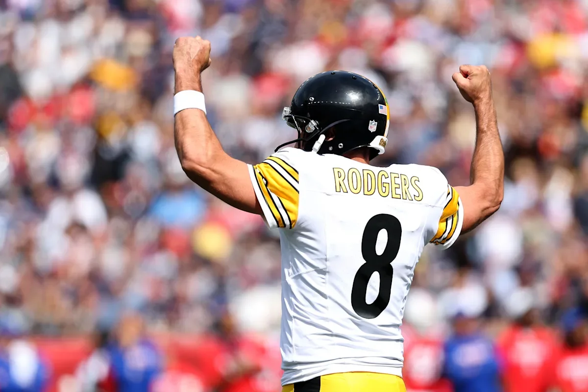 Aaron Rodgers surpasses Brett Favre to rank fourth in NFL career touchdown passes