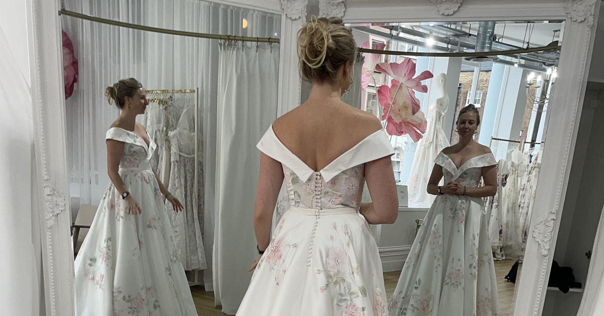 Featured image for Unraveling the Mystery: The Logical Explanation Behind the 'Glitch' in the iPhone Bridal Photo