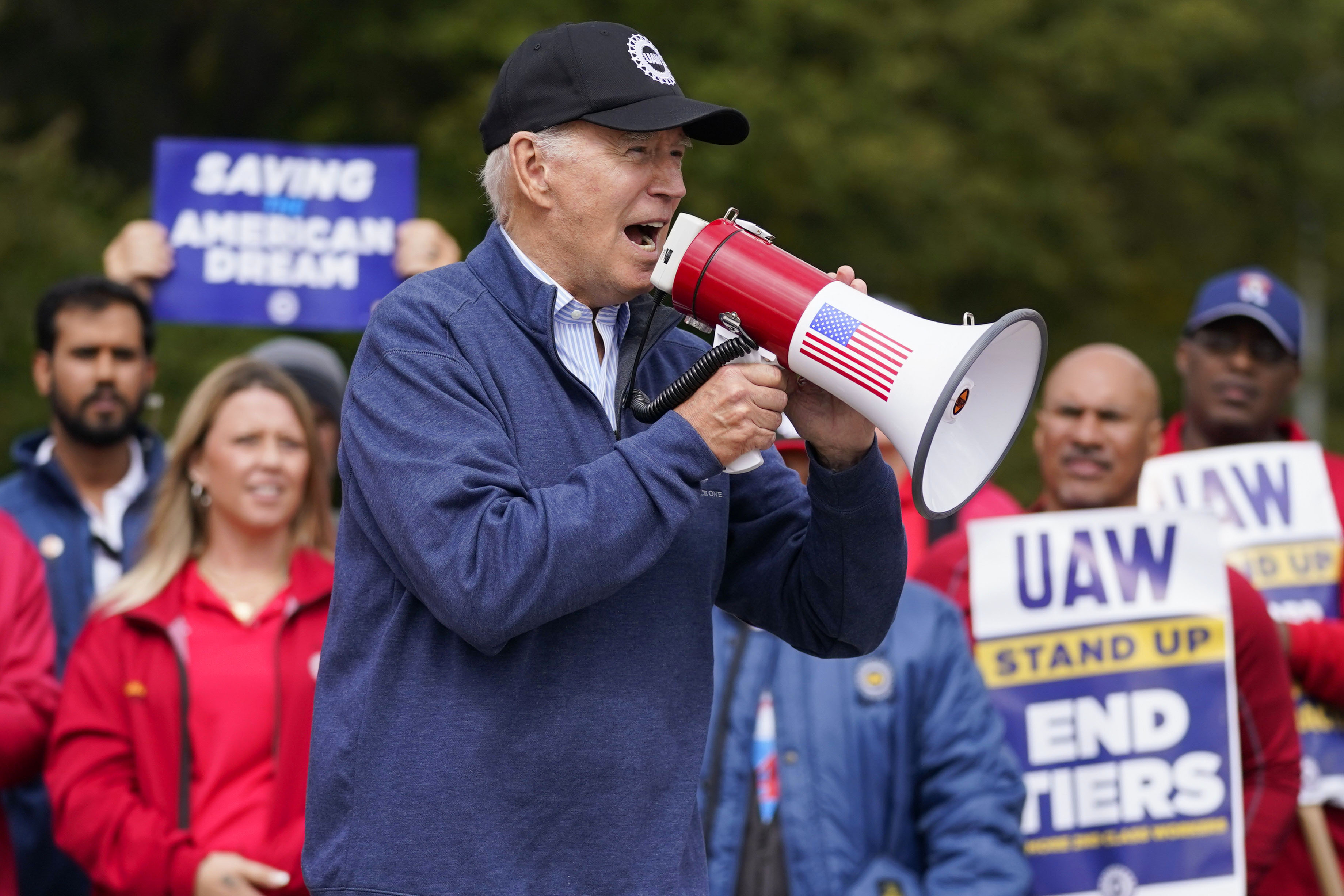 "Biden Faces Uphill Battle in Battleground States as Trump Takes the Lead"