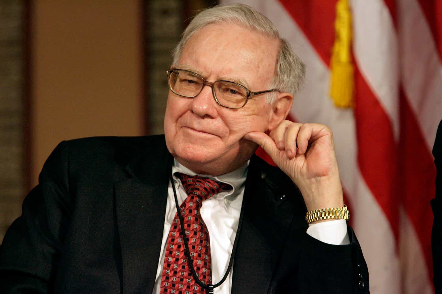 Featured image for "Beware: Buffett's Warning on How Smart People Go Broke Through Dividend Investing"