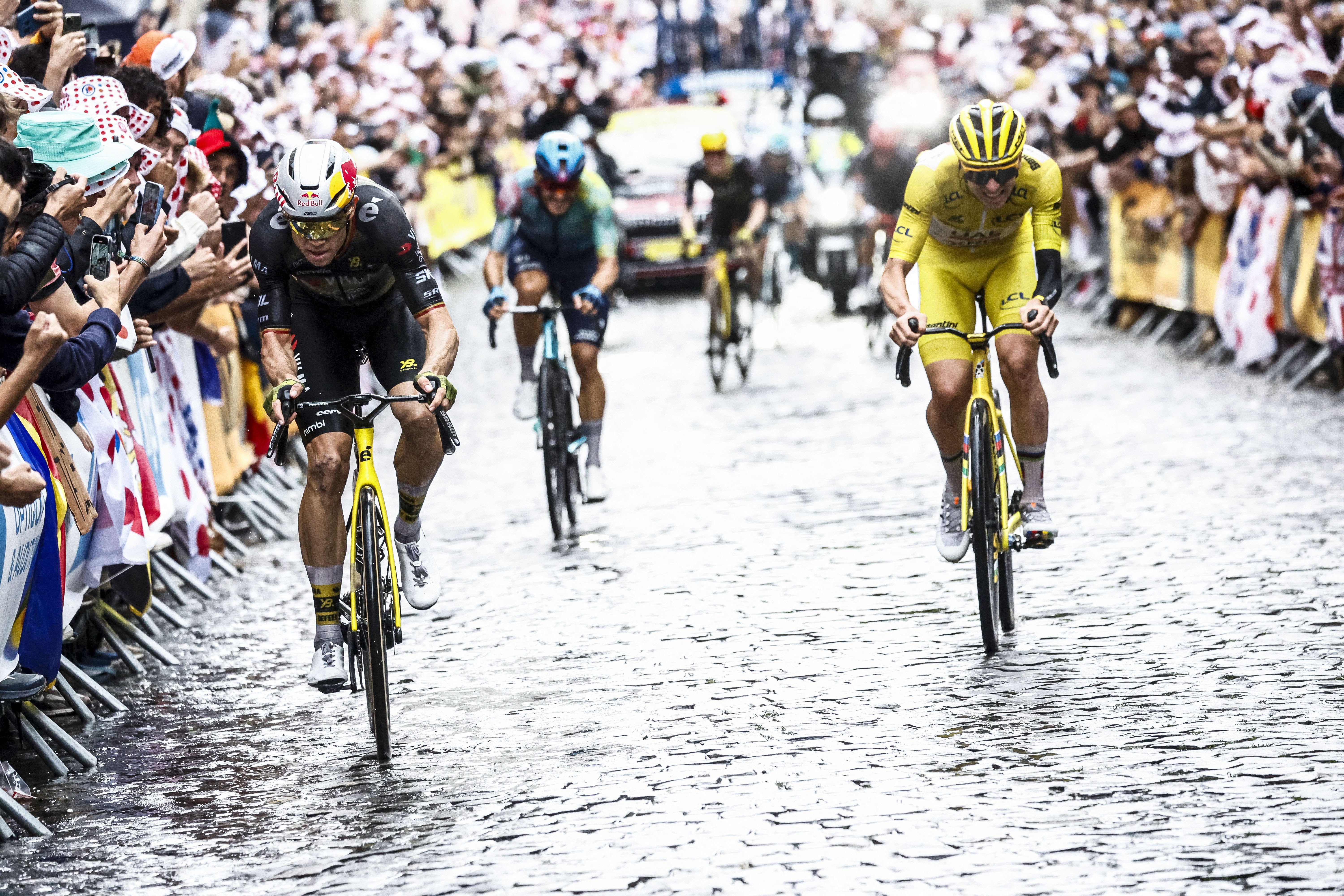 Featured image for Wout van Aert triumphs in Tour de France final stage at Montmartre