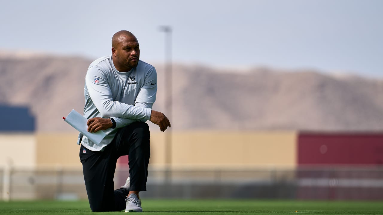 "Antonio Pierce brings 'edge and swag' as interim head coach, Raiders fire McDaniels and Ziegler, bold predictions for McDaniels' future"