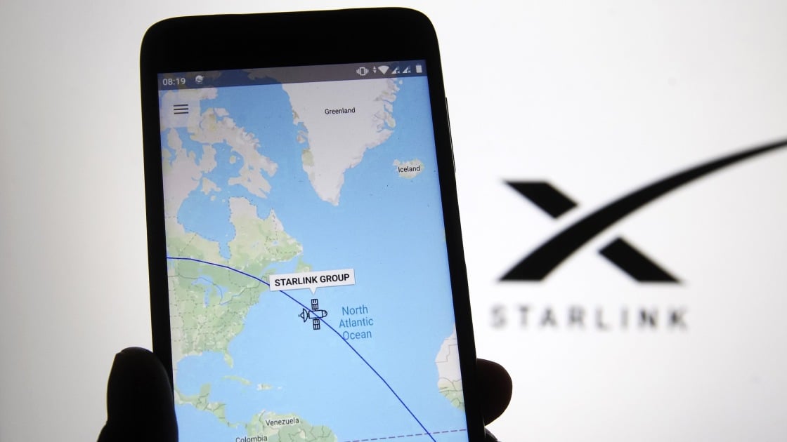 Featured image for "SpaceX Receives FCC Approval for Starlink Cellular Testing on Phones"