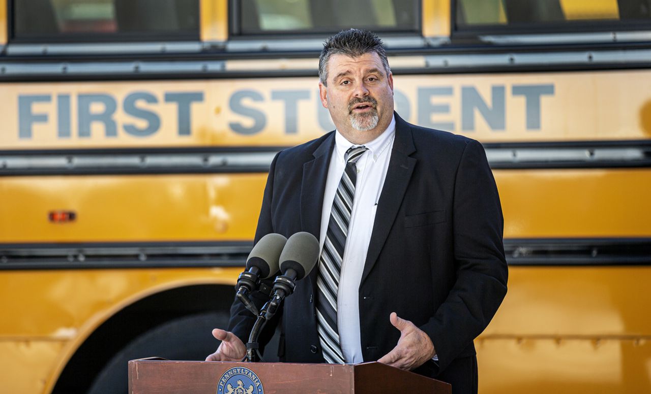 Featured image for Nationwide Bus Driver Shortage Disrupts School Districts' Instructional Time