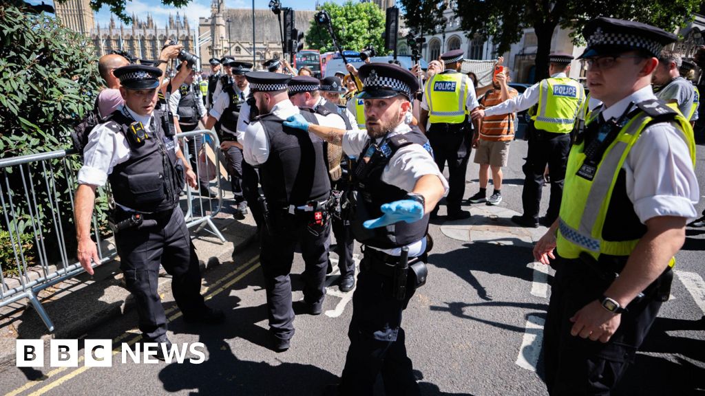 Featured image for UK Police Arrest Over 60 Protesters Supporting Palestine Action