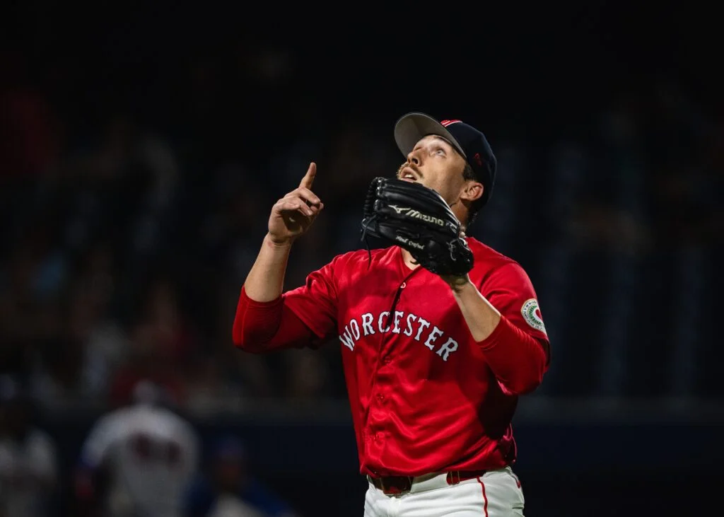 Sox bolster pitching depth with Hicks-Sandlin cash deal