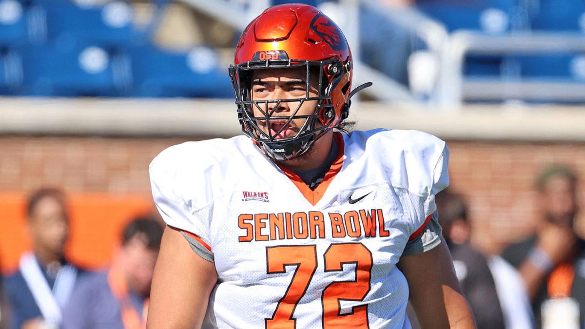 "2024 NFL Mock Draft: Top Quarterbacks' Projections and Draft Predictions"