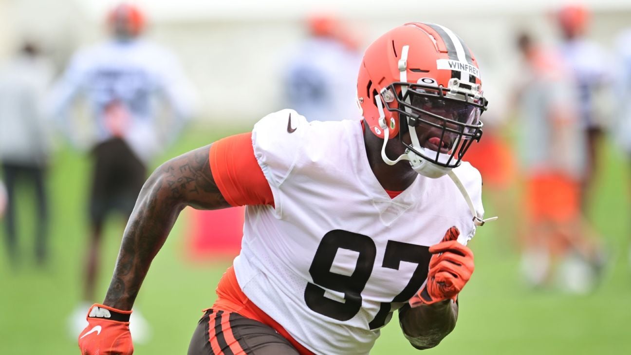 Browns' Perrion Winfrey arrested for misdemeanor assault on woman.