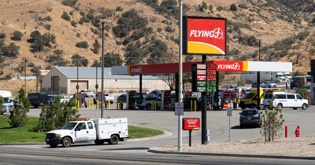 Featured image for Seven Men Charged in US's Largest Jewelry Heist Worth $100 Million