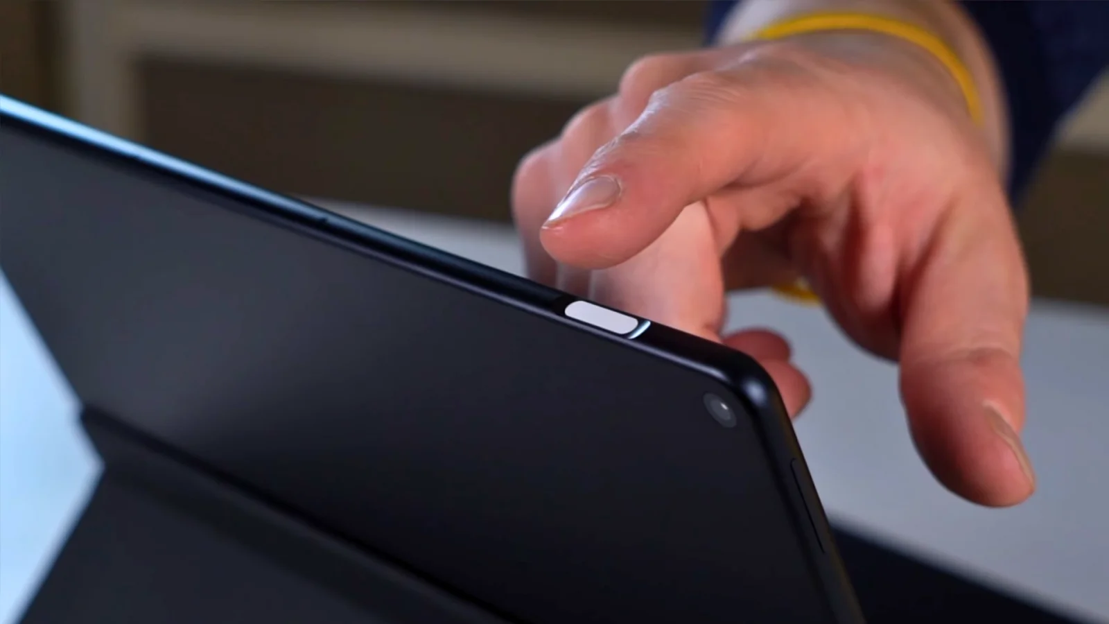 Lenovo Sapphire Chromebook Tablet Adds Power-Button Fingerprint Sensor