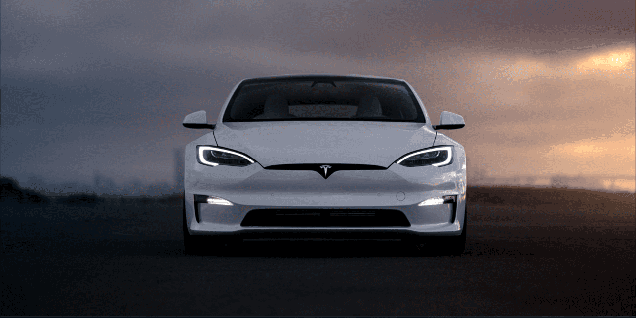 "Stock Charts Signal Weakness Ahead for Tesla and Netflix Shares"