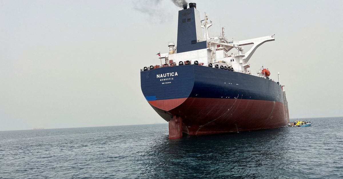 UN Commences Oil Extraction from Decaying Yemeni Tanker in Red Sea
