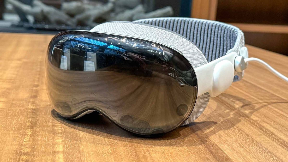 Featured image for "Apple's Vision Pro: A Game-Changing Entry into the Automotive Market"