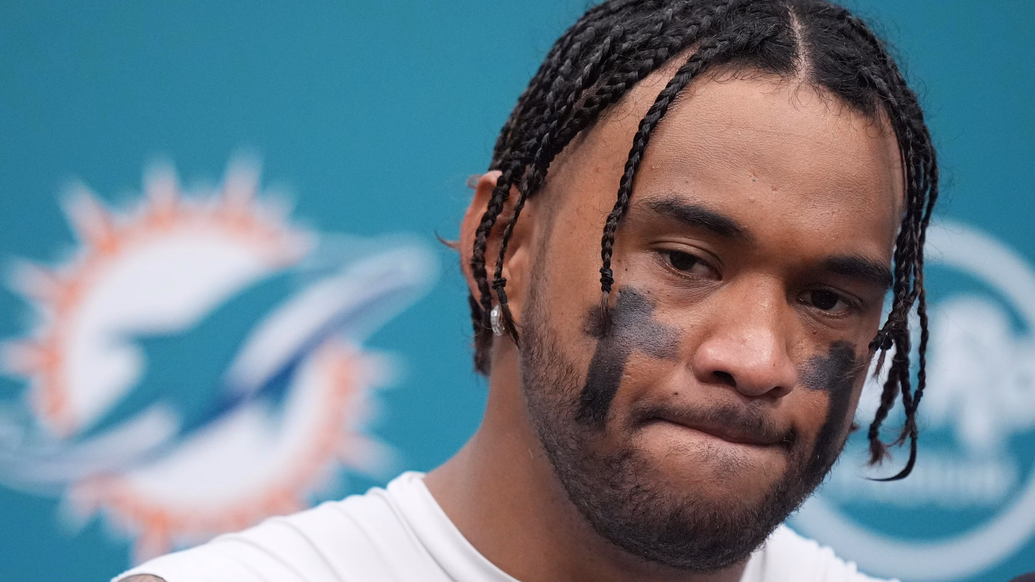 Featured image for Tua Apologizes and Faces Mixed Reactions After Controversial Comments