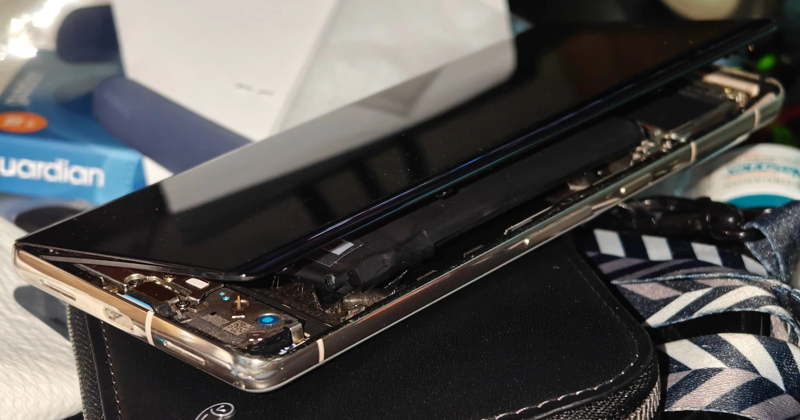 Featured image for Battery Swelling Reported in Pixel 7 and 7 Pro Users