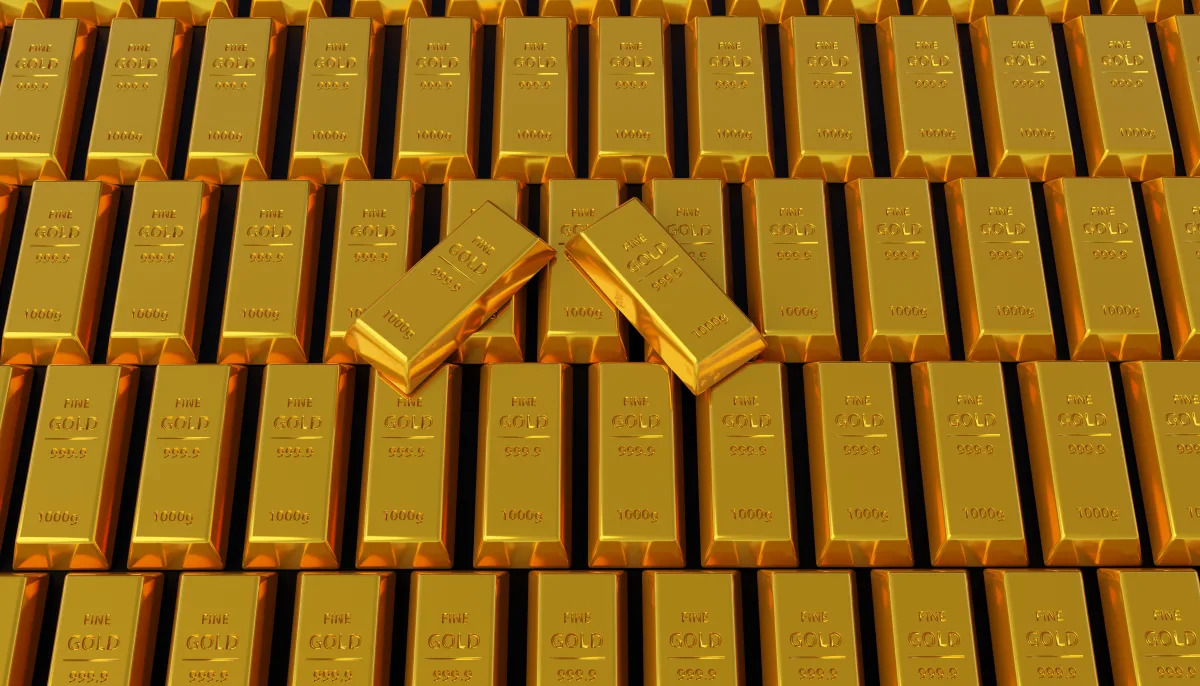 "Gold Hits Record High Amid Rate-Cut Optimism and Short Squeeze"