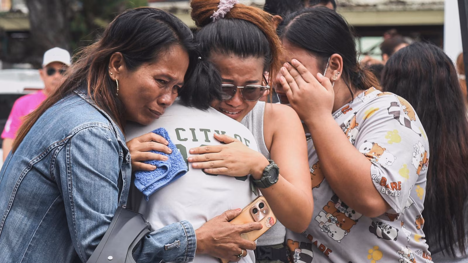 Deadly 6.9 Magnitude Earthquake Strikes Central Philippines, 69 Dead
