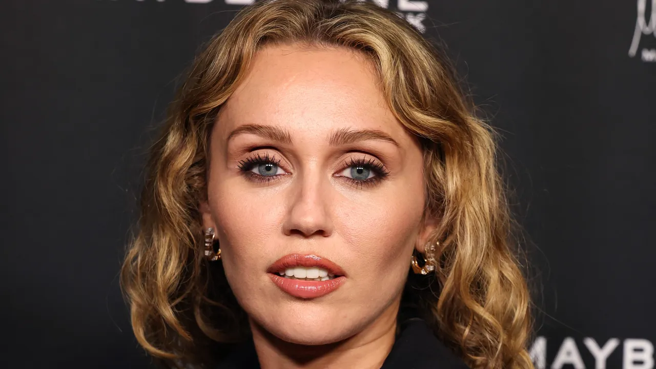 Featured image for Miley Cyrus Stuns in Bold Power Suit Look