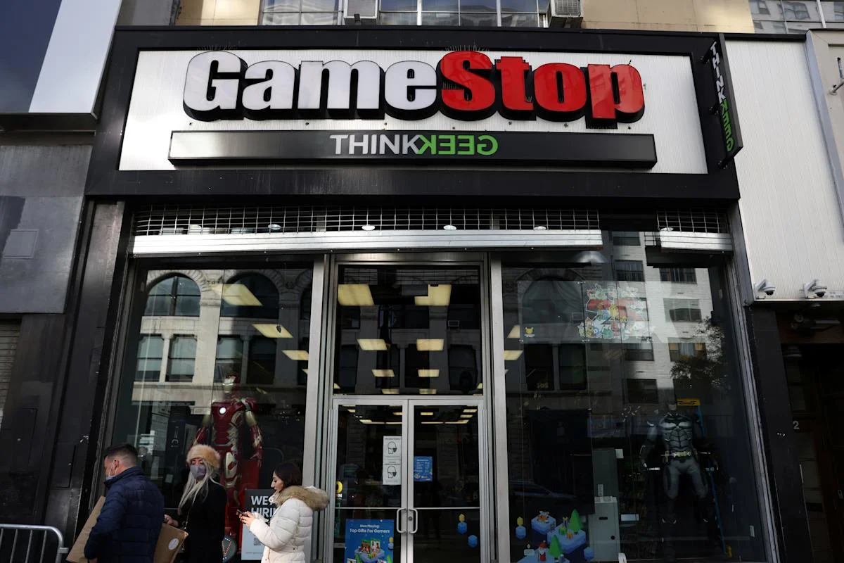 Featured image for GameStop to close 410 US stores in major cost-cutting push