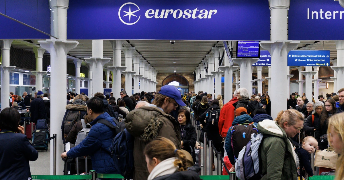 Featured image for Eurostar resumes services after Channel Tunnel power outage