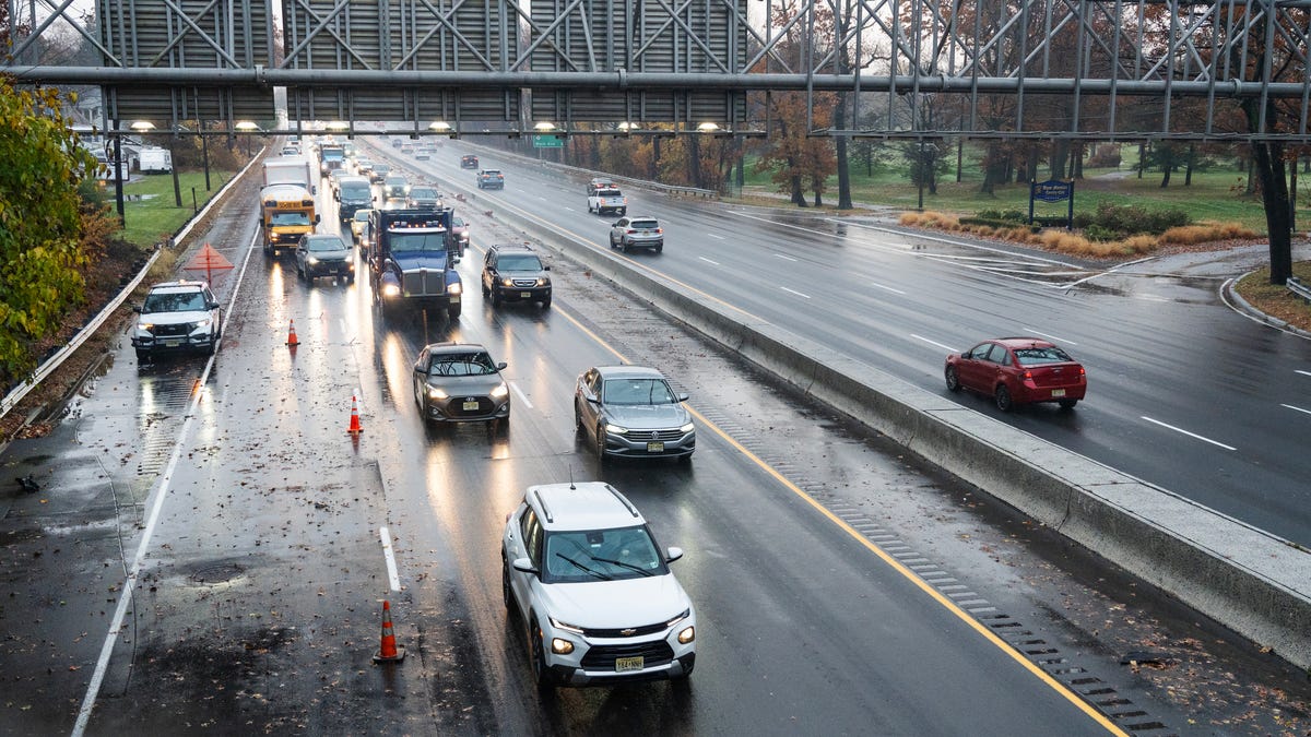 Thanksgiving Travel: Weather Woes and Snowfall Across the US