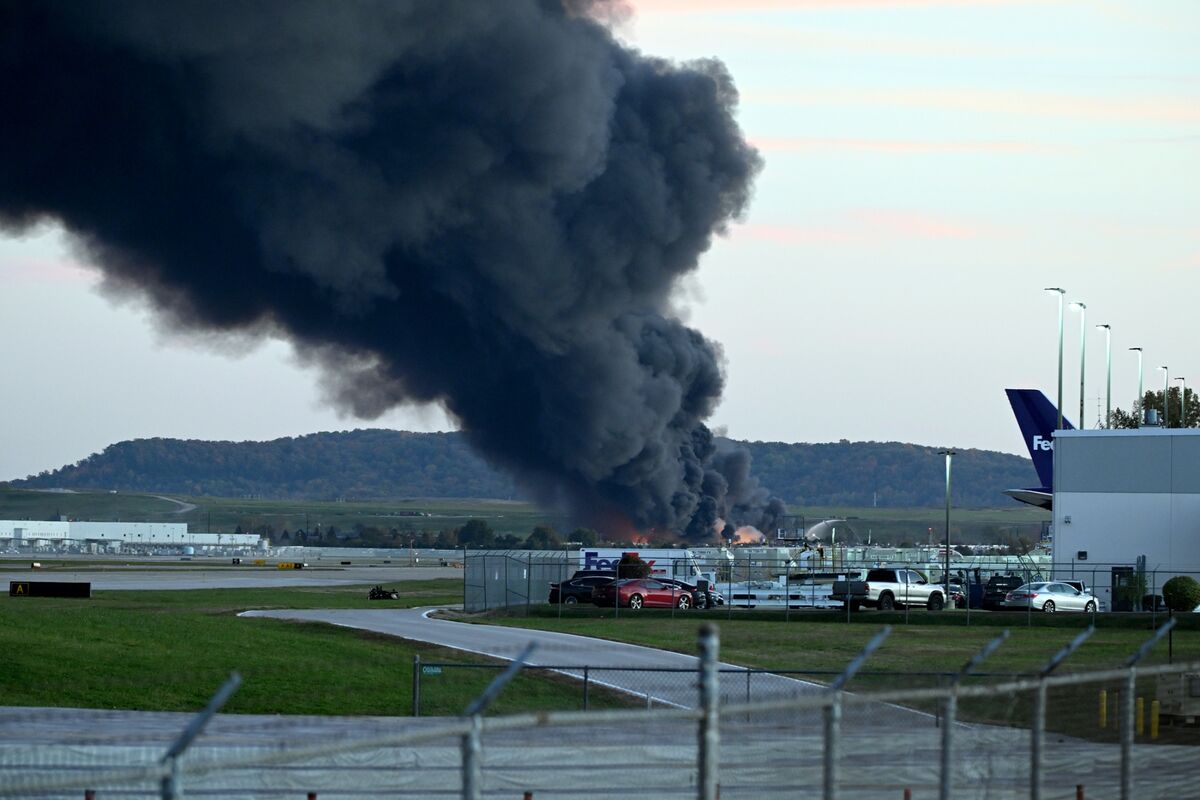Featured image for FAA Investigates Cause of UPS Plane Crashes and Groundings