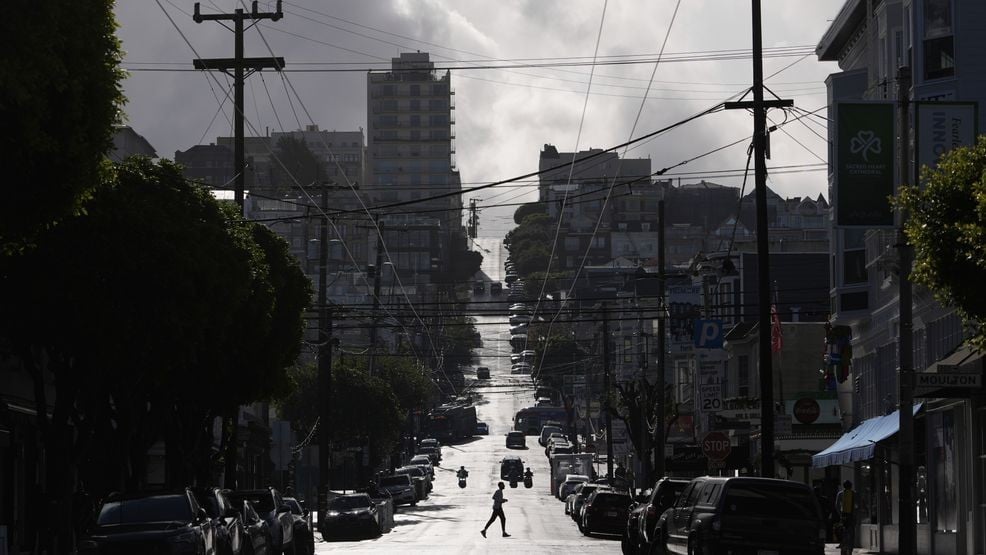 Featured image for Thanksgiving Travel Chaos Looms as Winter Storms Threaten US