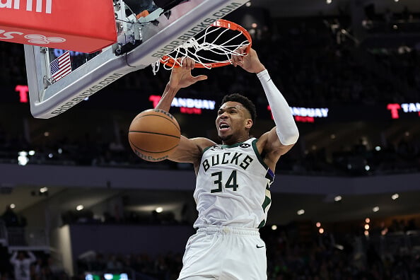 Giannis Antetokounmpo signs $186M extension with Bucks