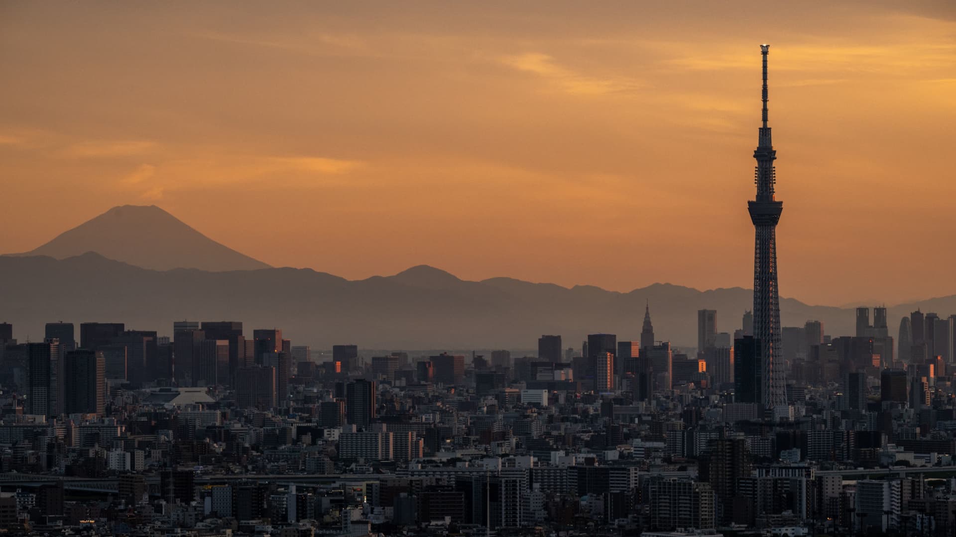 "Surprising 6% Growth in Japan's Economy Boosts USD/JPY to New Highs"