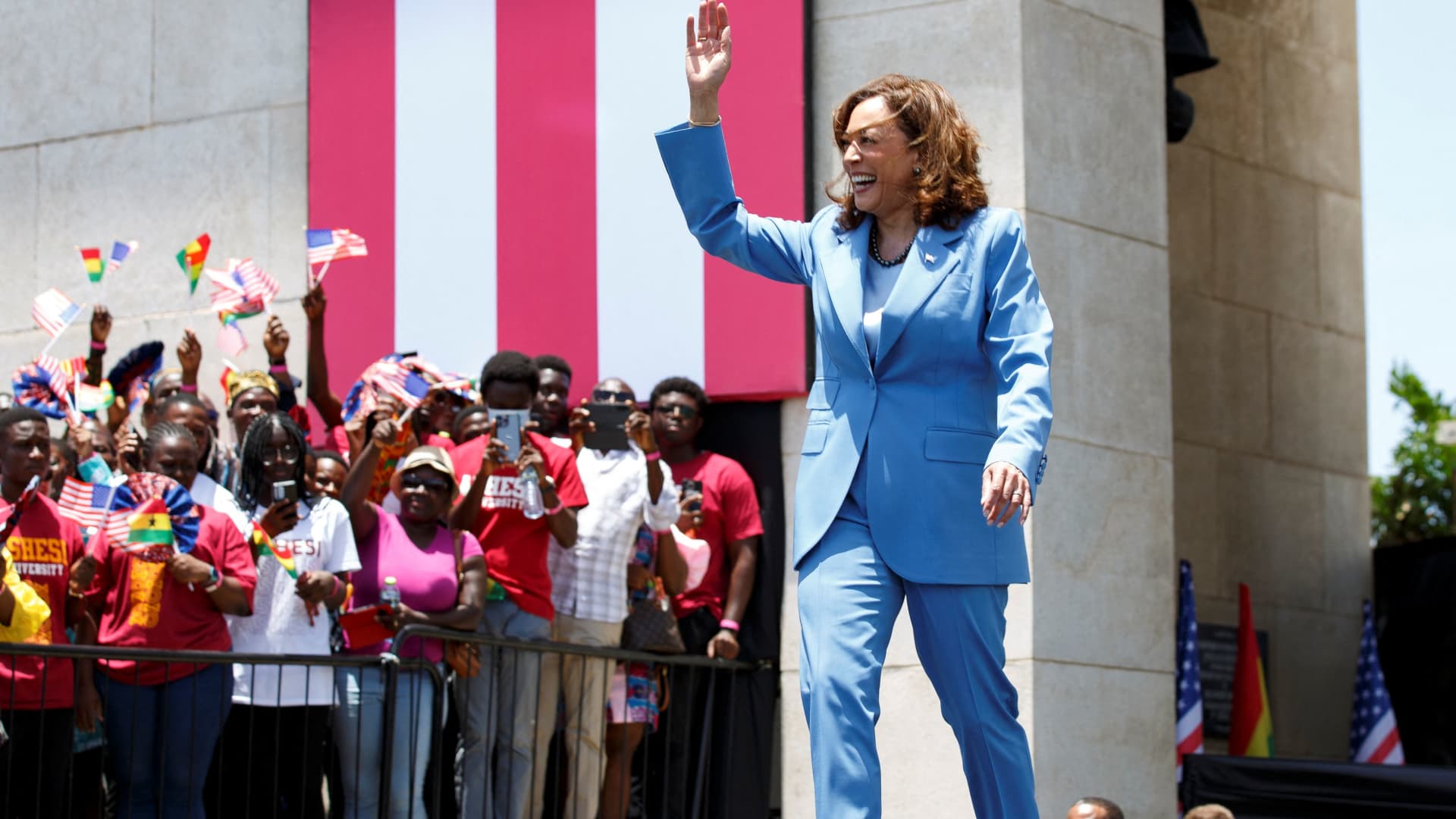 Featured image for VP Harris Promotes Clean Energy and Jobs with Major Solar Power Order Announcement.