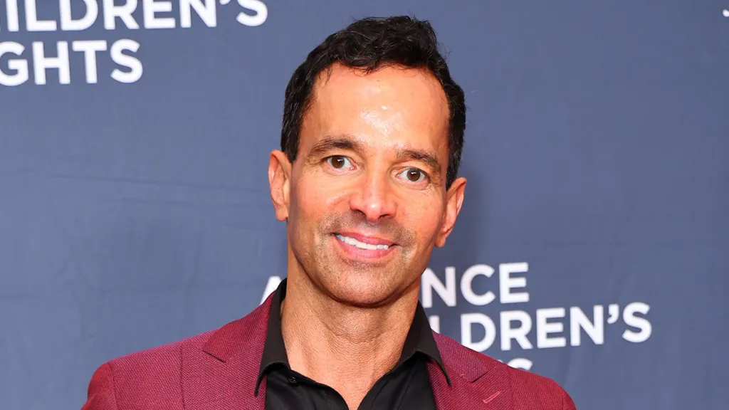 Featured image for CBS Renews Stephen Colbert's Contract to Host 'The Late Show' Through 2026