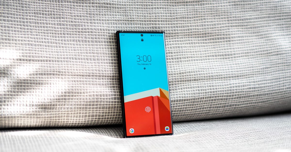 Featured image for "Samsung Galaxy S23 Users Report Touchscreen Issues Caused by Google Discover"