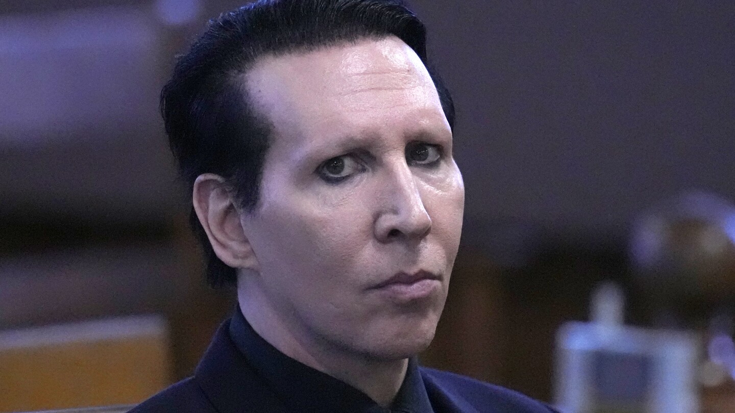 Featured image for "Marilyn Manson Completes Community Service for Videographer Incident"