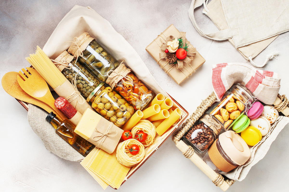 "Score Mouthwatering Deals on Food Gifts and Meals this Black Friday"