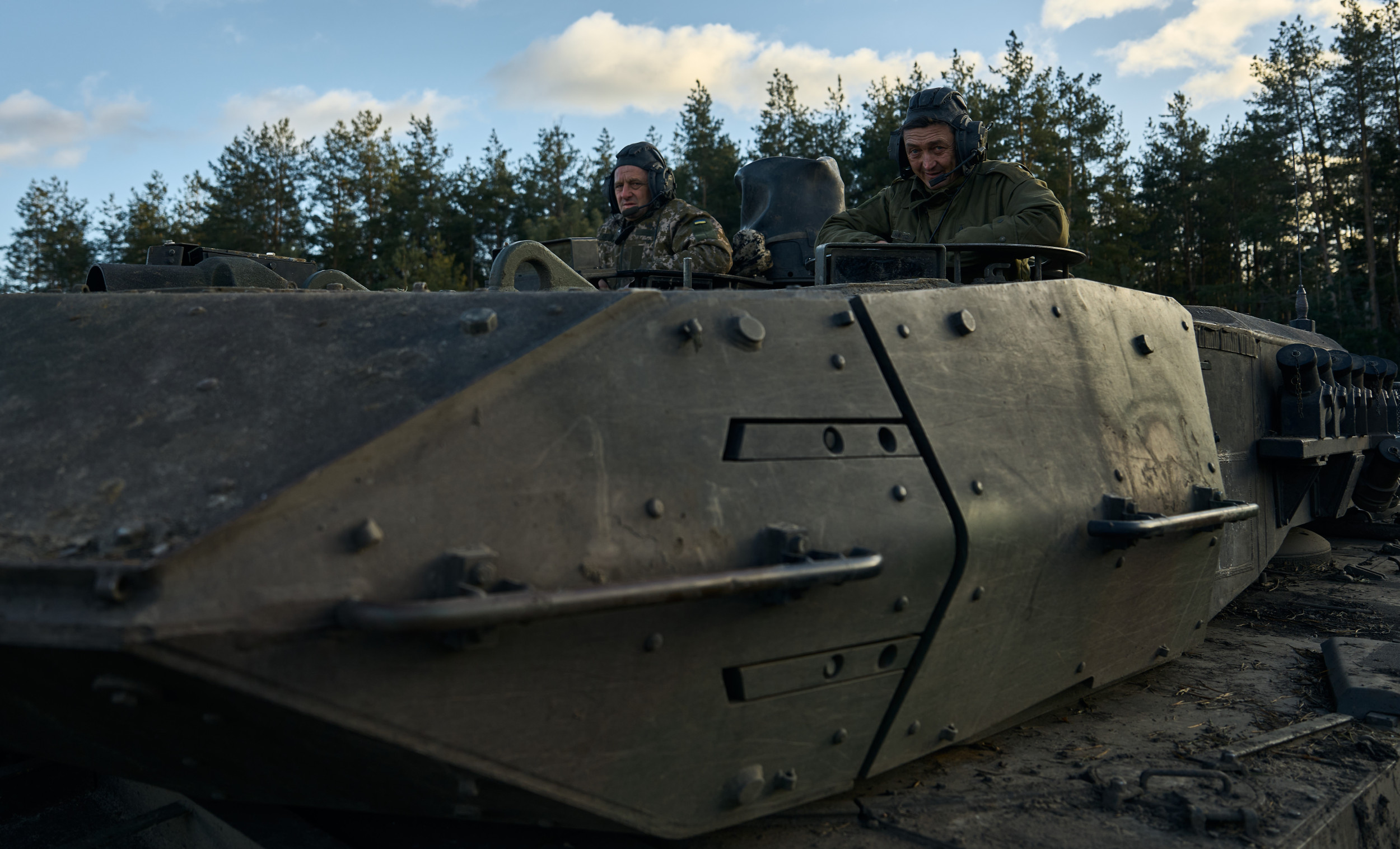 "Russia's Shifting Focus in Ukraine Raises Winter Offensive Fears"