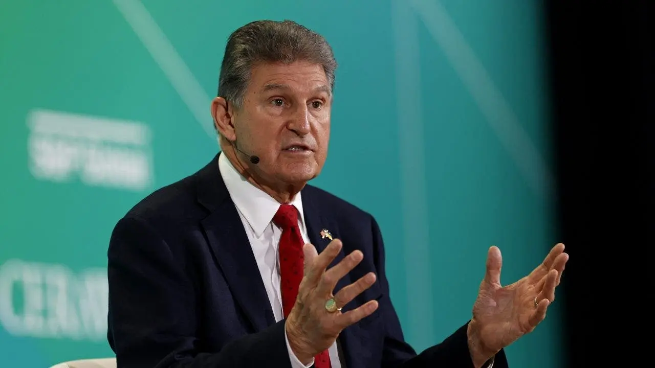 Manchin urges DA Bragg to remove doubt after Trump indictment.