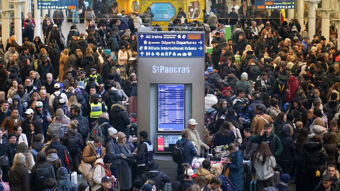 Featured image for Eurostar Cancels All London-Europe Services Amid Channel Tunnel Disruption