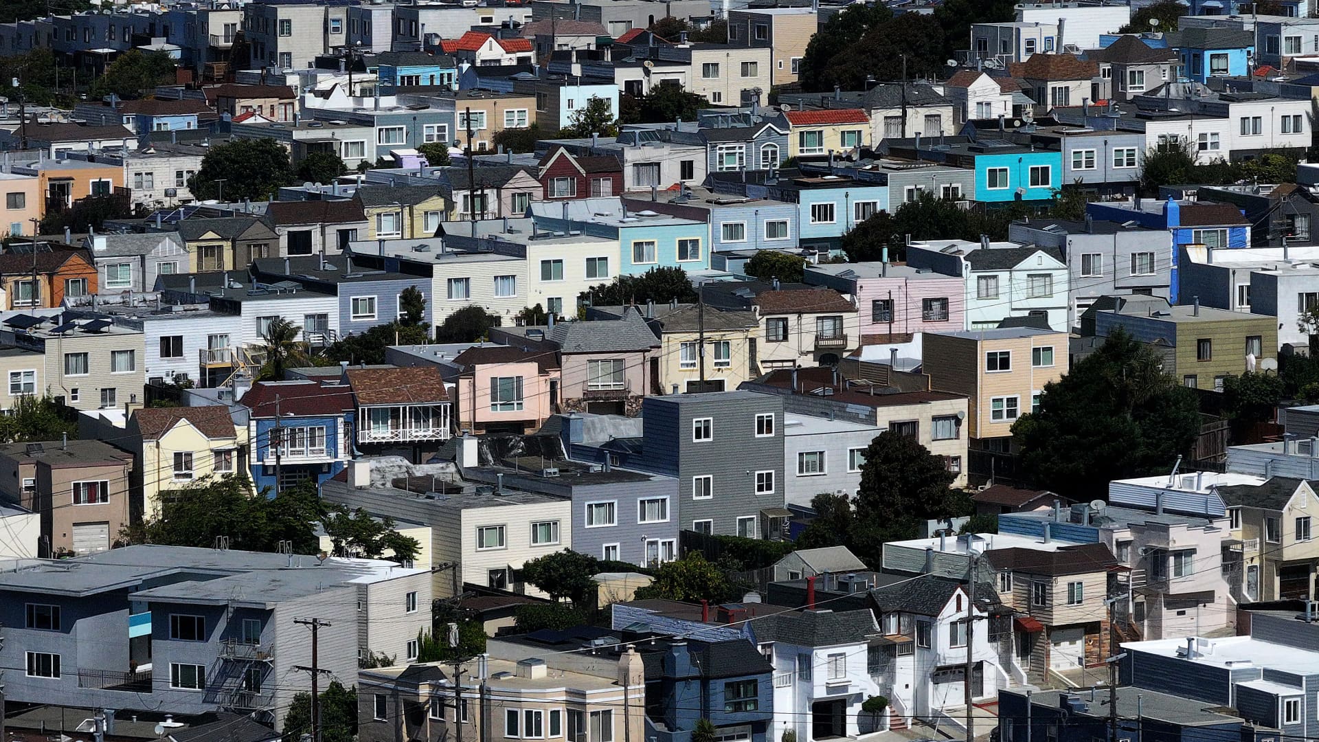 Featured image for Mortgage Demand Surges as Rates Hit 11-Month Low