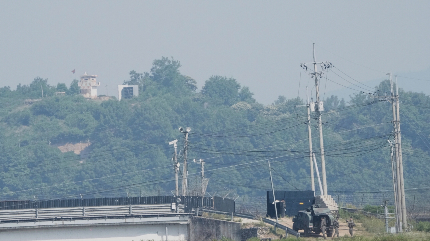 Featured image for North Korean Defects to South Korea via Fortified Border