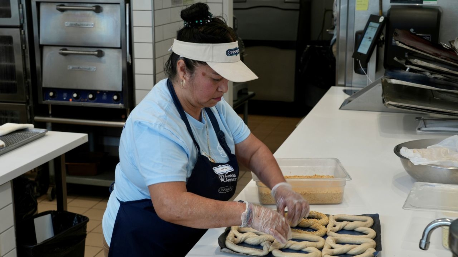 "California's Fast-Food Minimum Wage Increase: Impact on Unemployment and Job Growth"