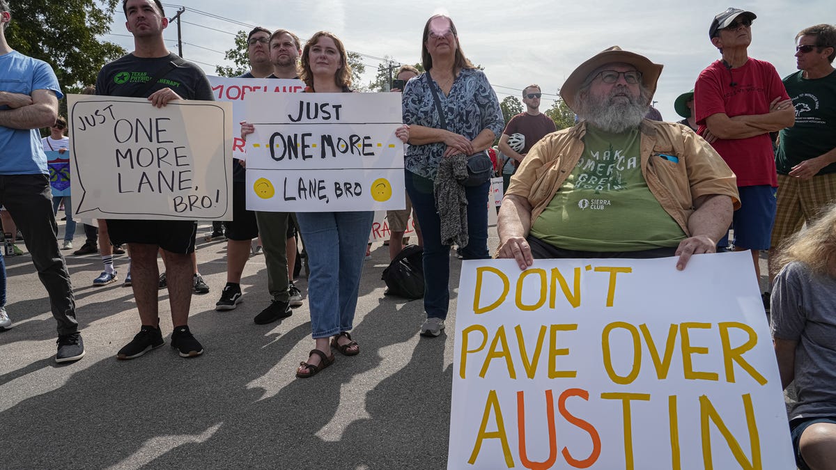 Featured image for Massive Protest in Austin Demands Halt to I-35 Expansion