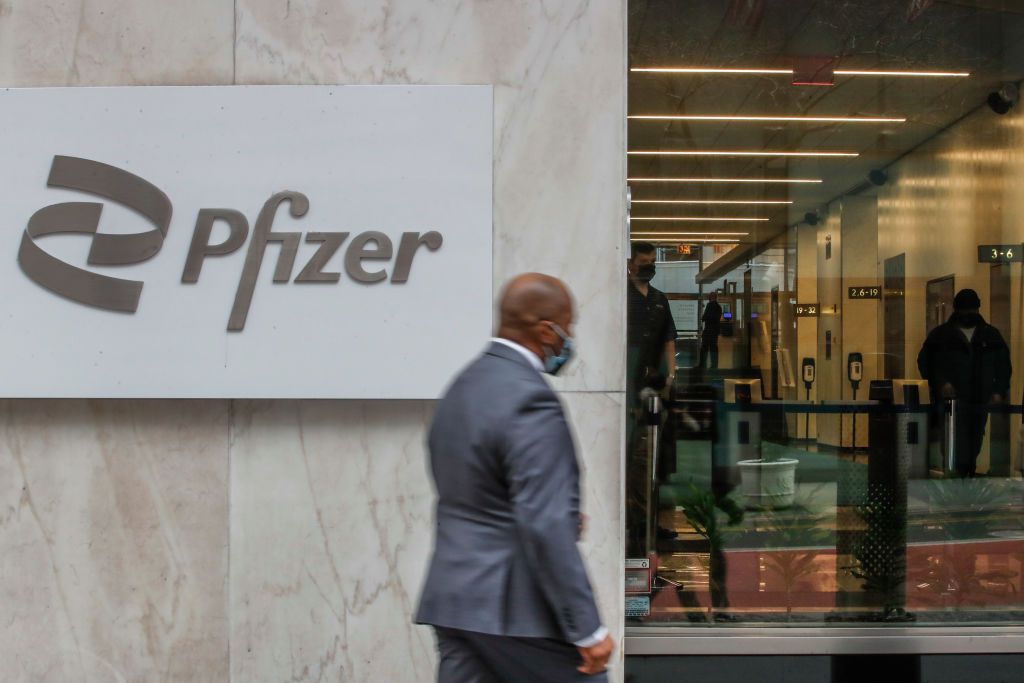Featured image for Pfizer's $31 Billion Bond Sale Among Largest Ever, Funds Seagen Acquisition.