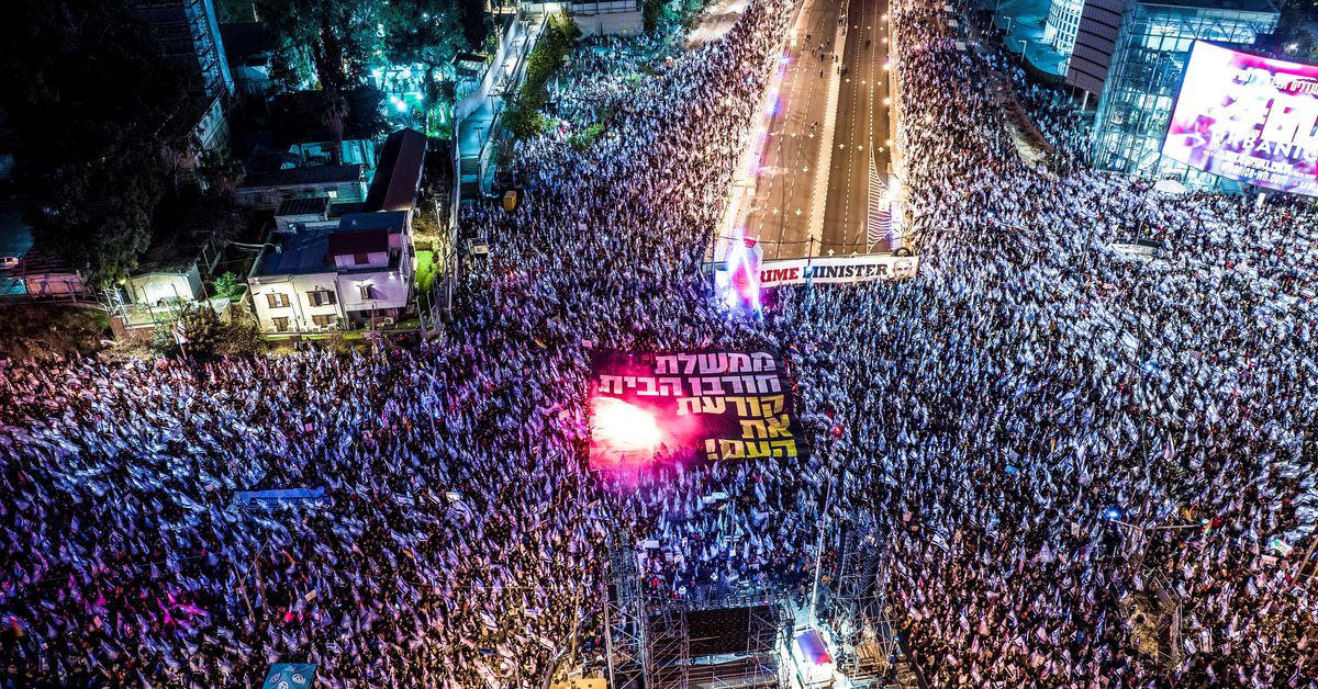 Featured image for "Pressure on Netanyahu to Pause Controversial Judicial Overhaul Grows"